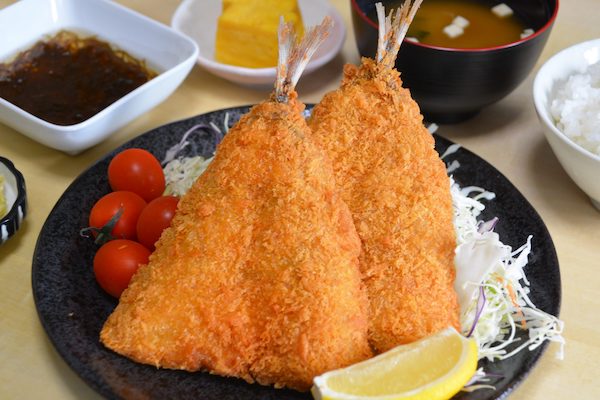 唐揚げ「どけ」アジフライ「すいません！！」とんかつ「魚風情が道の真ん中歩いてんじゃねぇぞ？」