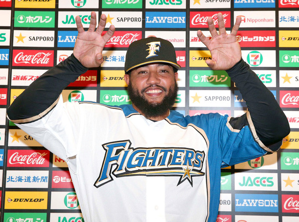 悲報 坂本 恥ずかしいから俺たちをハンカチ世代って言うな