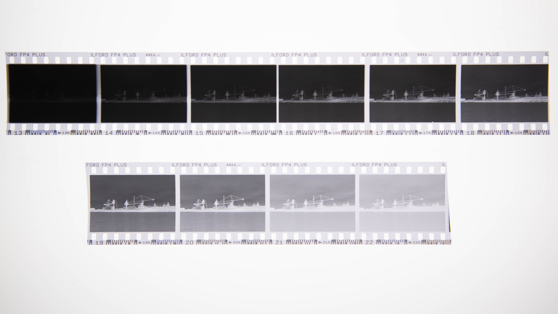 40■古いポルノ写真 ネガフィルム 白黒　風俗資料 1950年代米軍 リストコンパス アメリカ陸軍工兵隊へスイスから贈られた