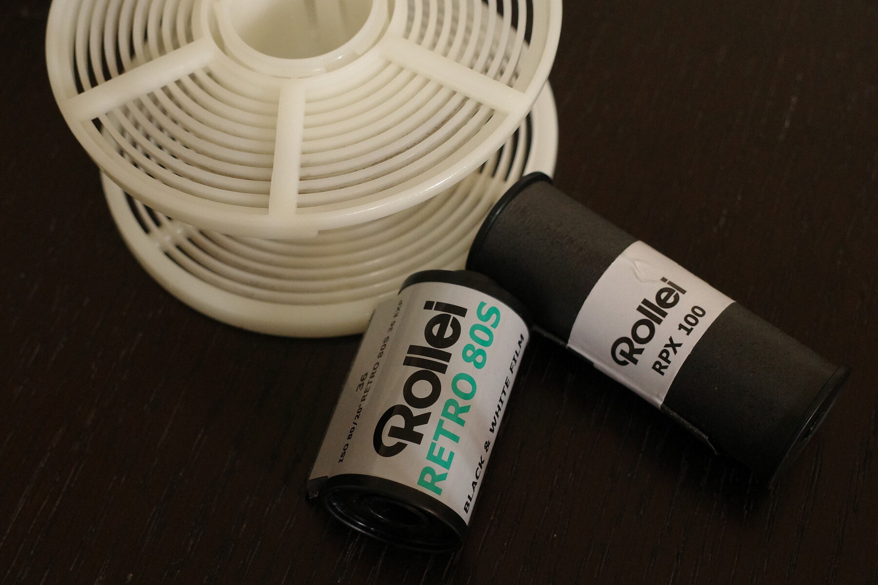 フィルムのリールへの巻き方(135, 120) : Darkroom Door