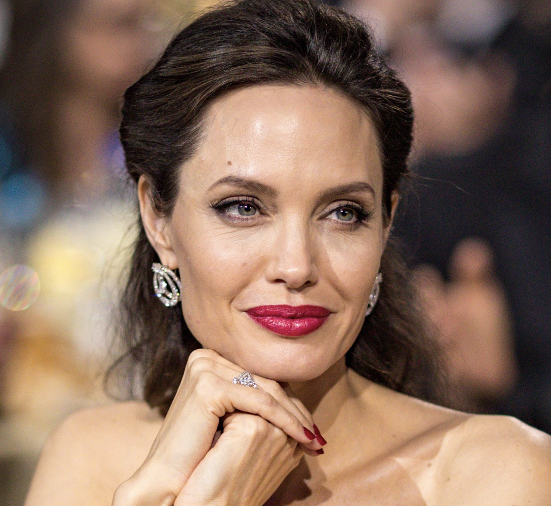 パーソナルカラー分析 Angelina Jolie アンジェリーナ ジョリー Find My Color 自分に似合う色やファッション コスメを見つけよう