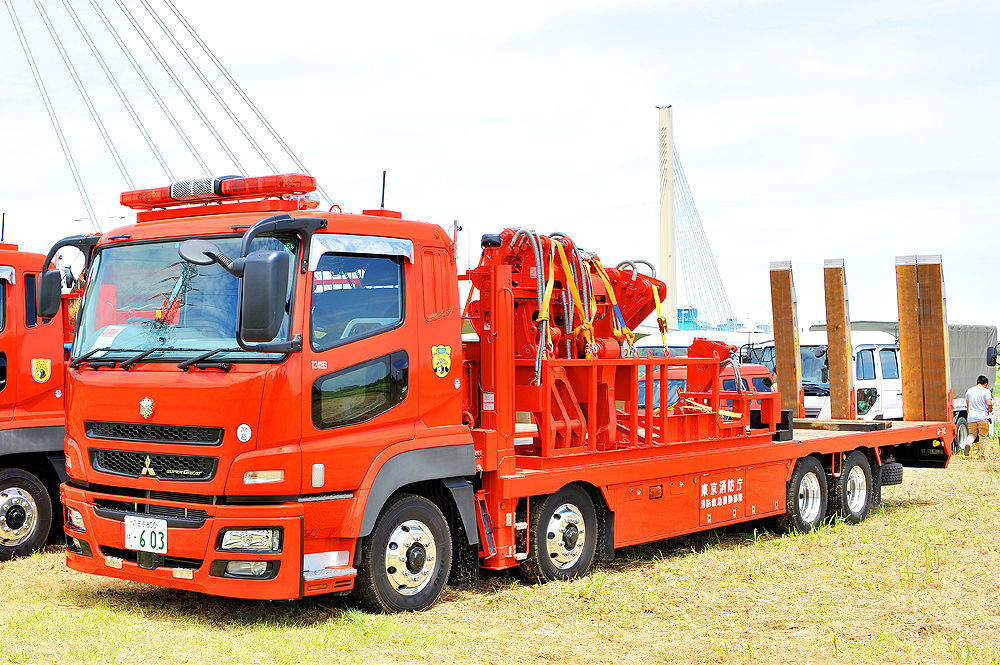 裏方で頑張っている車両 消防車