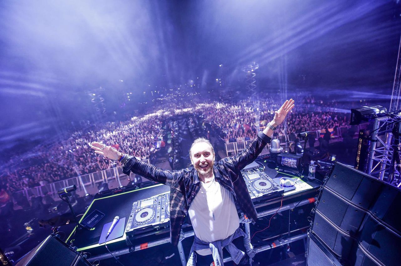 Video David Guetta Live At Under The Eiffel Tower Uefa Opening Ceremony Groove From Tokyo