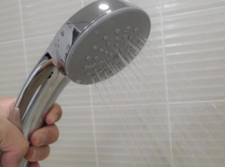 水の摂取でも要注意！水中毒のリスクと対策とは？