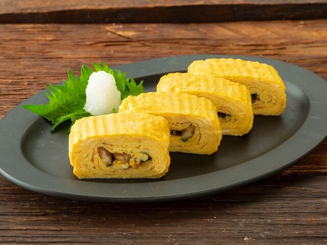 博多名物、なぜ鳥の皮をぐるぐる巻くのか？その起源とは？