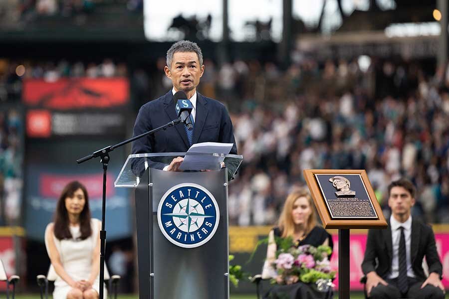 日米野球のヒーロー、イチローの殿堂入りに感涙する瞬間
