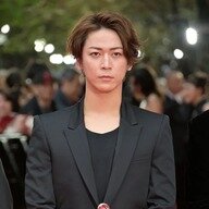 亀梨和也、読売ジャイアンツからのブルゾンプレゼントを公開！ファンの反響とは？