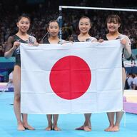 パリ五輪体操競技、日本女子団体が5人で力を合わせて戦う姿勢を見せる