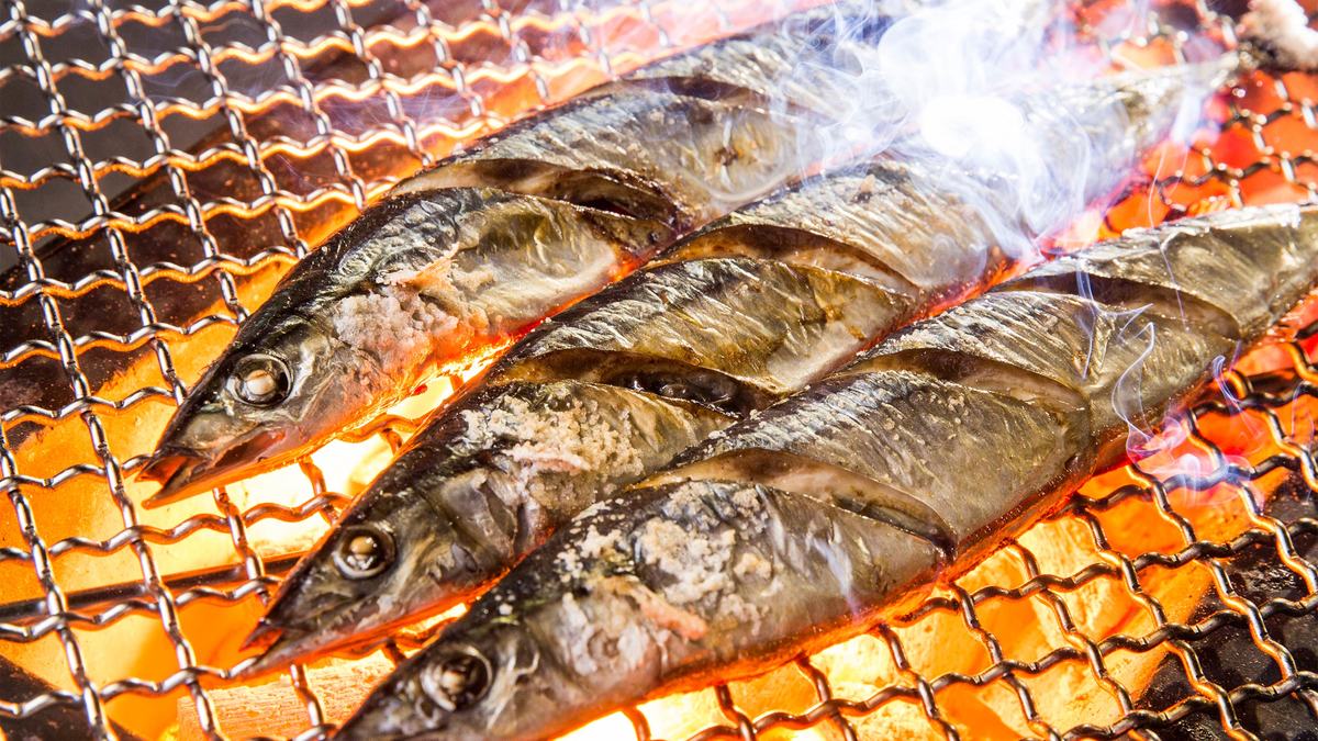 サンマの塩焼き：頭を左にする理由とは？