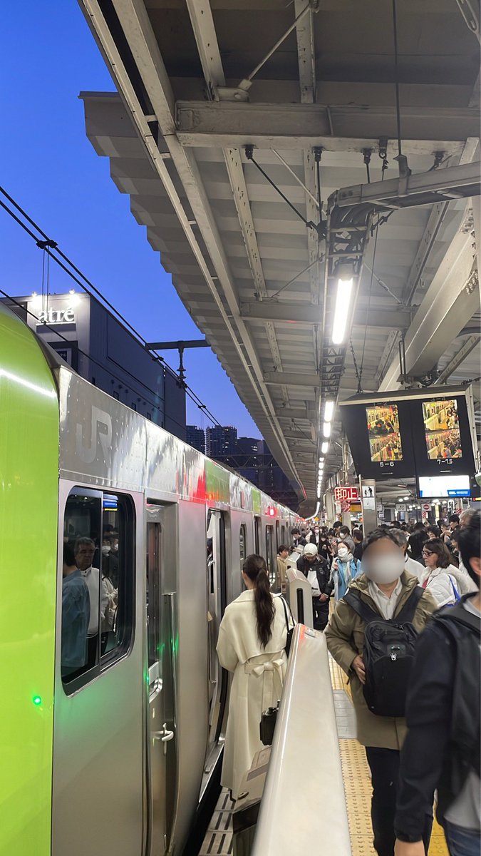 JR山手線運転見合わせの原因と影響を探る