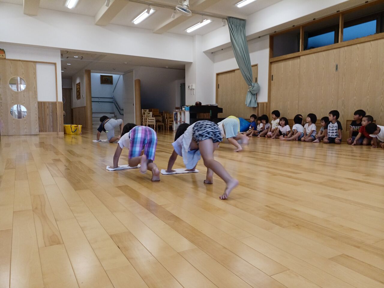 クマ歩きが注目！毎日5分で全身を使って運動する効果