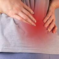 ストレスや運動不足が腰痛を引き起こす可能性がある？