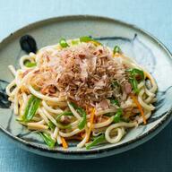 松田美智子の体に嬉しい夏の麺シリーズの第2弾！「削り節たっぷり焼きうどん」の作り方