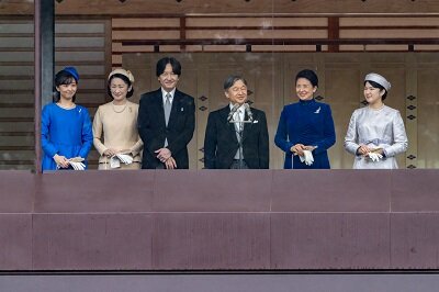 皇居での新年一般参賀、天皇陛下の「安らかでよい年に」のメッセージ
