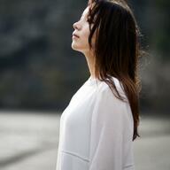 うつ病の急増と薬剤治療の注意点：なぜメカニズムが不明なのか？