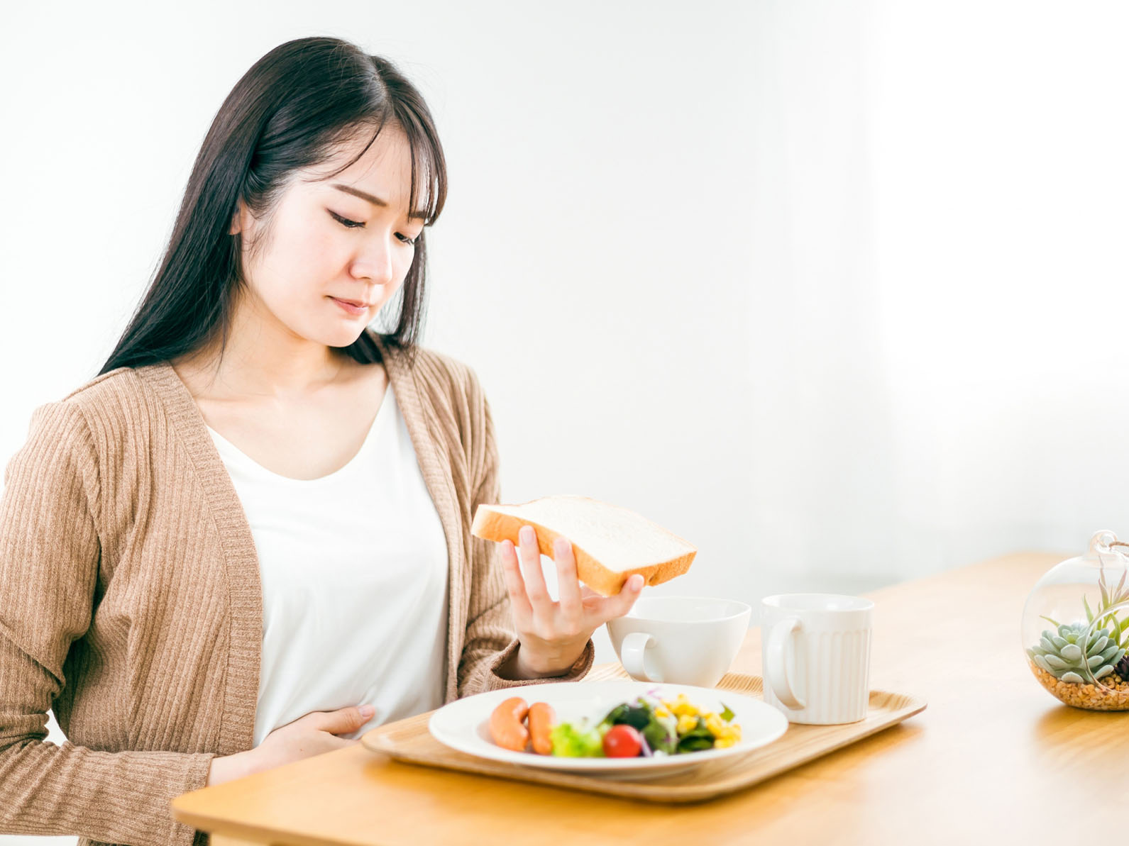 風邪をひいたときの食事法：大食 vs. 絶食の検証