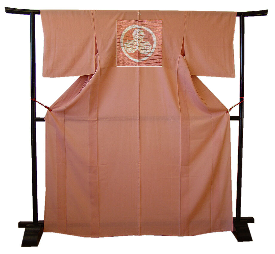 時代屋 裄68.2ｃｍ 夏物 駒絽 ５本絽 甚三紅色 色無地 正絹 仕立上り 丸に三つ柏 155ｃｍ～161ｃｍ Ｍ686