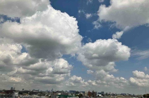 今日の空