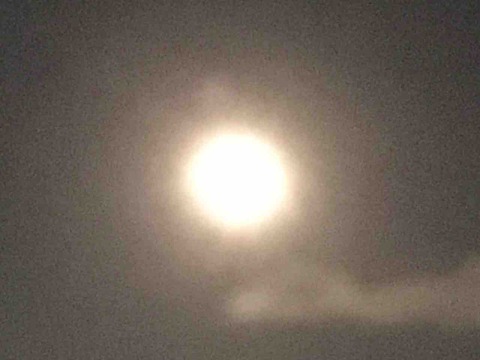 月　満月