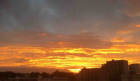 今日の空　朝日