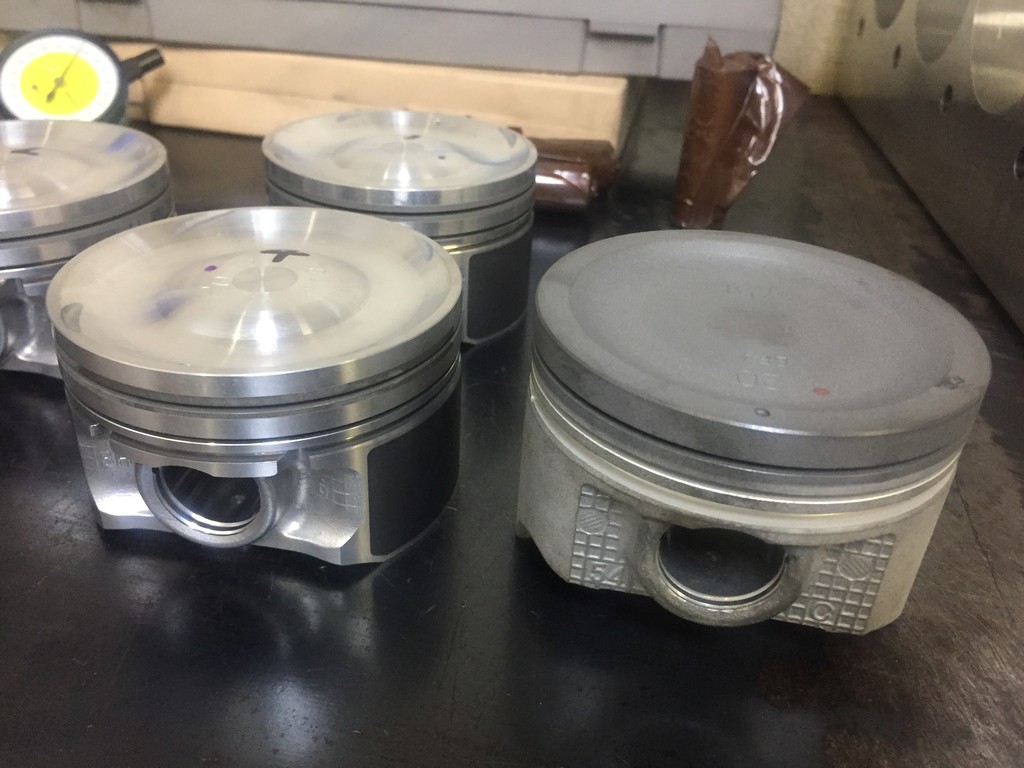 シルビア　SR20DET ターボ用純正ピストンとコンロッドセット（4個） シルビア SR20DET ターボ用純正ピストンとコンロッドセット（4個） S15