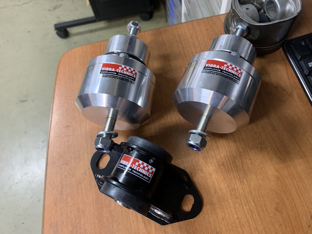 Z33CPV35強化エンジンマウントシルバー2個1セットフェアレディZ