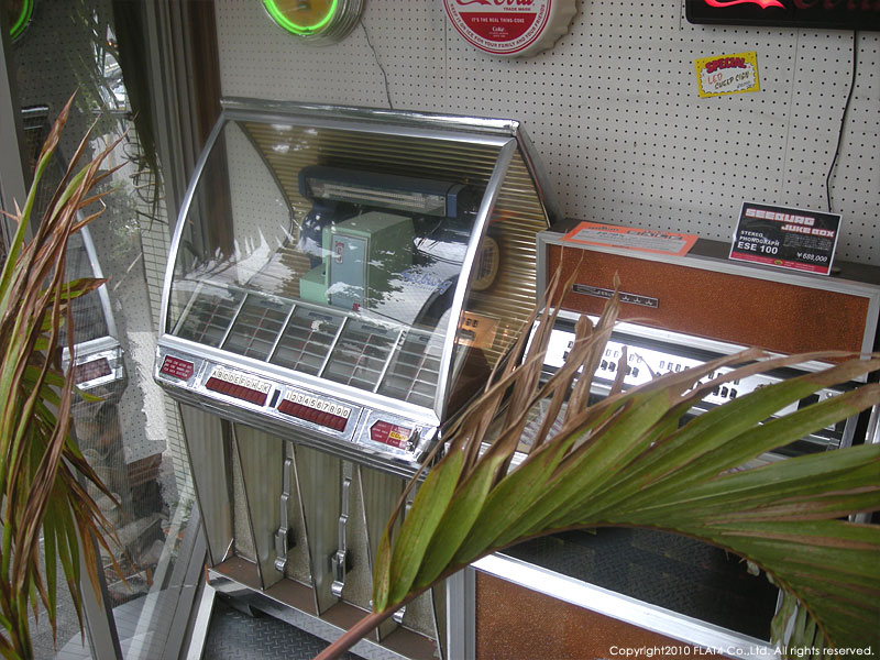 □VINTAGEジュークボックス展示中！ : Today's FLAT4