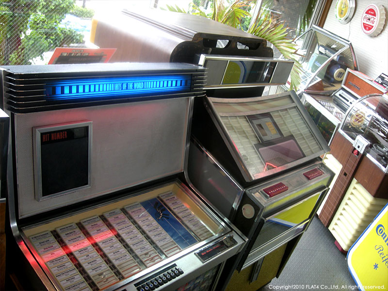 □VINTAGEジュークボックス展示中！ : Today's FLAT4
