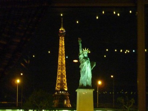 パリの自由の女神
