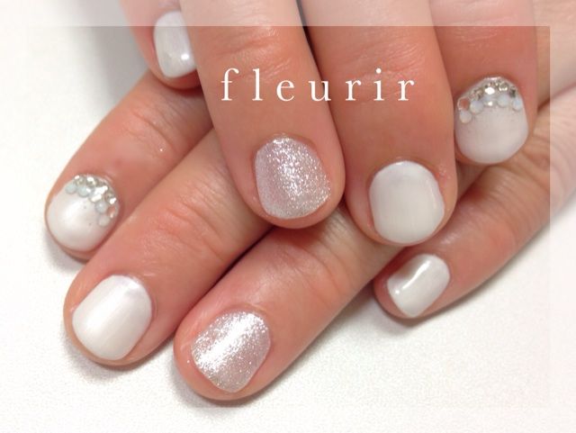 白 白ネイル 卒業式ママネイル 中野ネイルサロン Fleurir のブログ プライベートネイルサロン