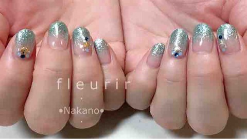 キャンペーン中 水色ラメグラデーション 中野ネイルサロン Fleurir のブログ プライベートネイルサロン