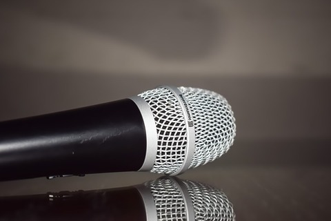 microphone-2147197_640