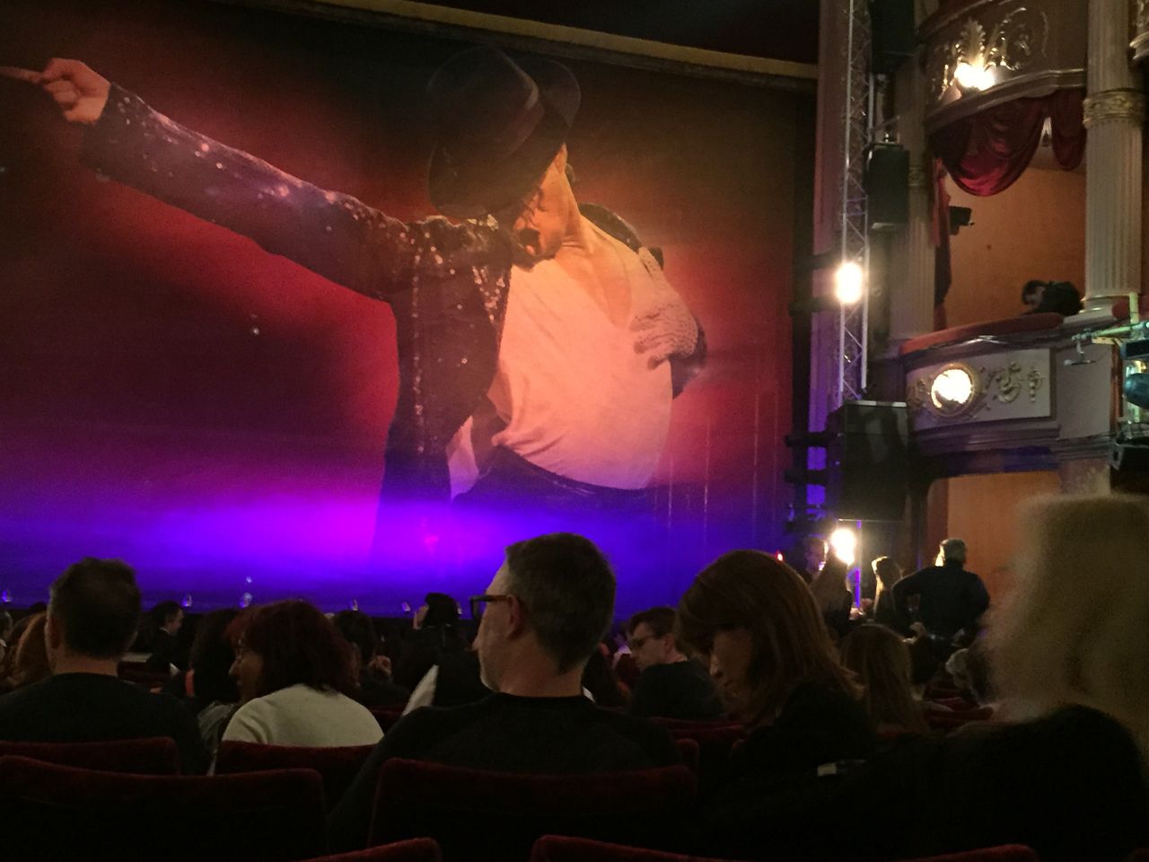 ロンドンで一休み ピカデリーサーカス Lyric Theatre Thriller Live 優雅に空を飛びたい お得な旅でダイヤ会員へ