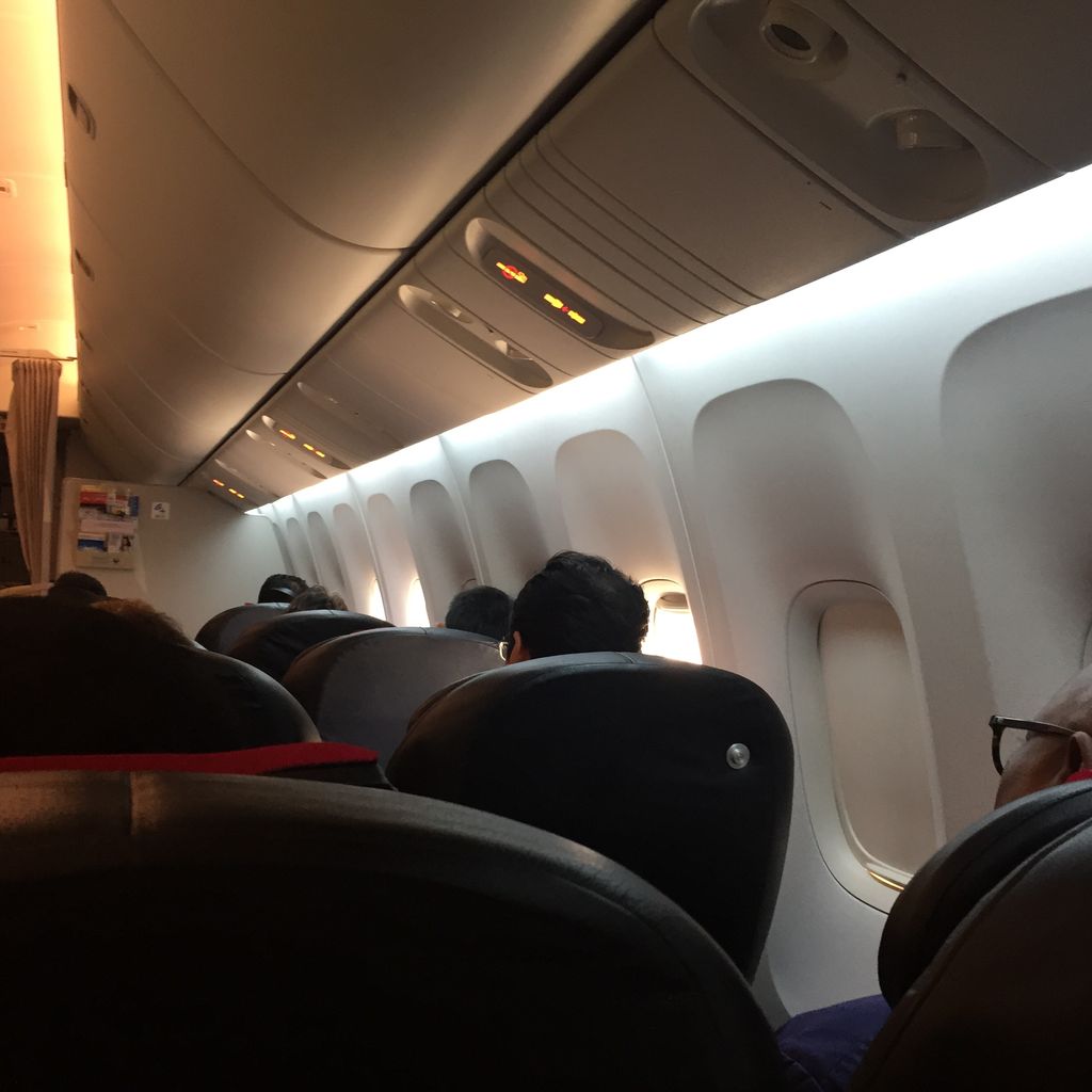 着陸直前 突如大阪伊丹空港滑走路閉鎖 グルグル回りの挙句なんと関西空港に到着 優雅に空を飛びたい お得な旅でダイヤ会員へ