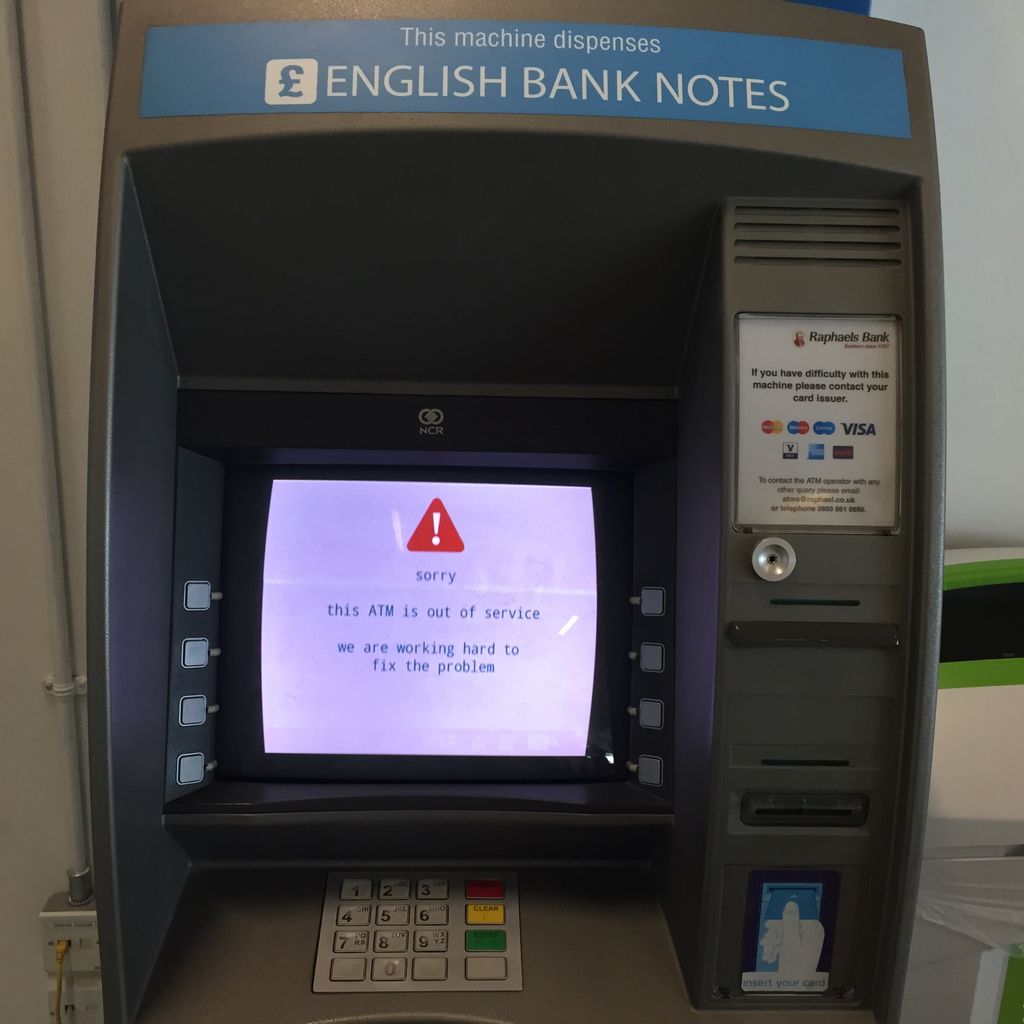 エジンバラ空港のATMでOut of service イギリスの自販機事情 : 優雅に空を飛びたい お得な旅でダイヤ会員へ