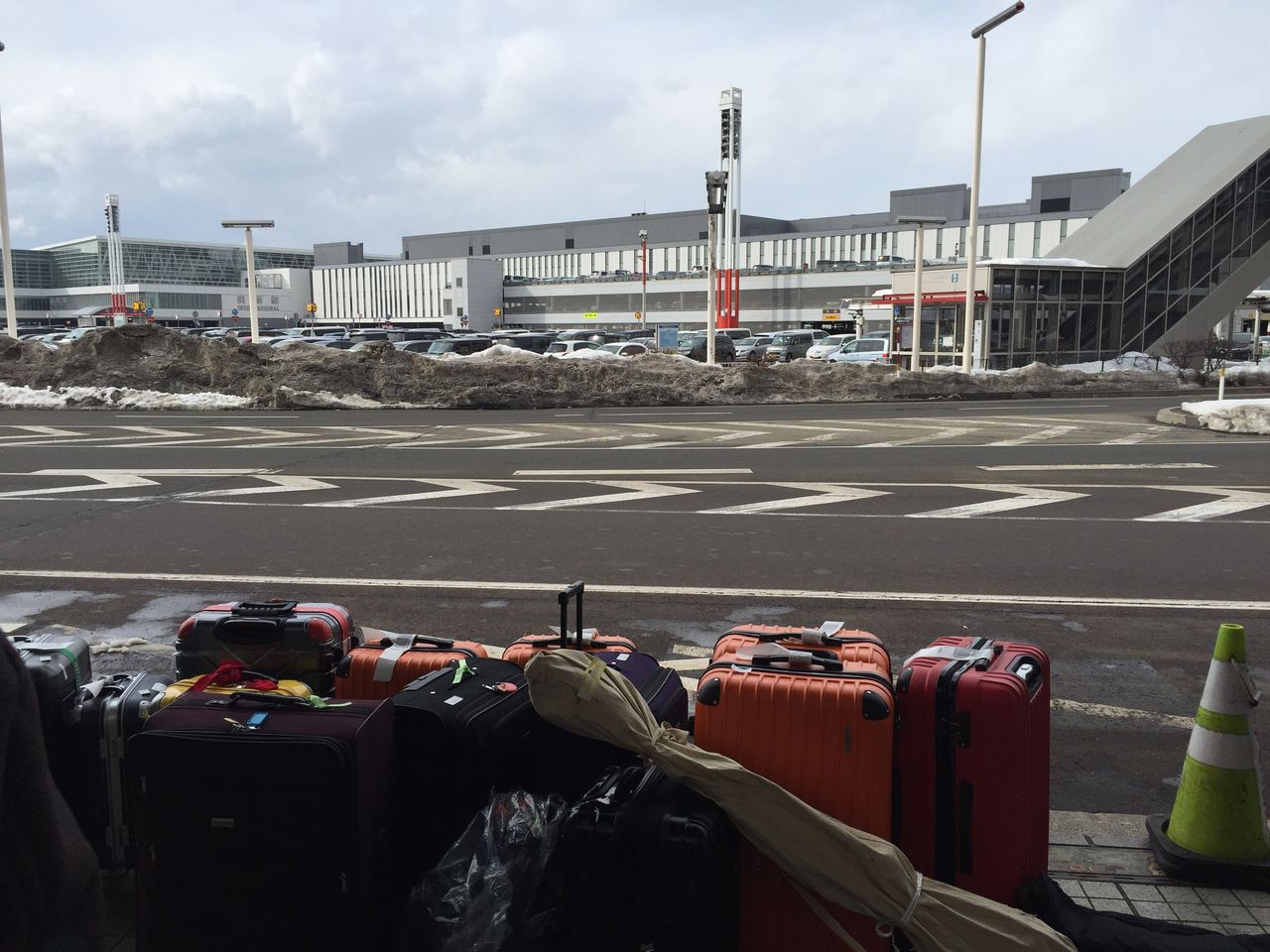新千歳空港から一路富良野へ 北海道リゾートライナー 特典航空券で北海道 激安で満喫! 優雅に空を飛びたい お得な旅でダイヤ会員へ 新千歳空港から一路富良野へ 北海道リゾートライナー 特典航空券で北海道 激安で満喫! 優雅に空を飛びたい お得な旅でダイヤ会員へ