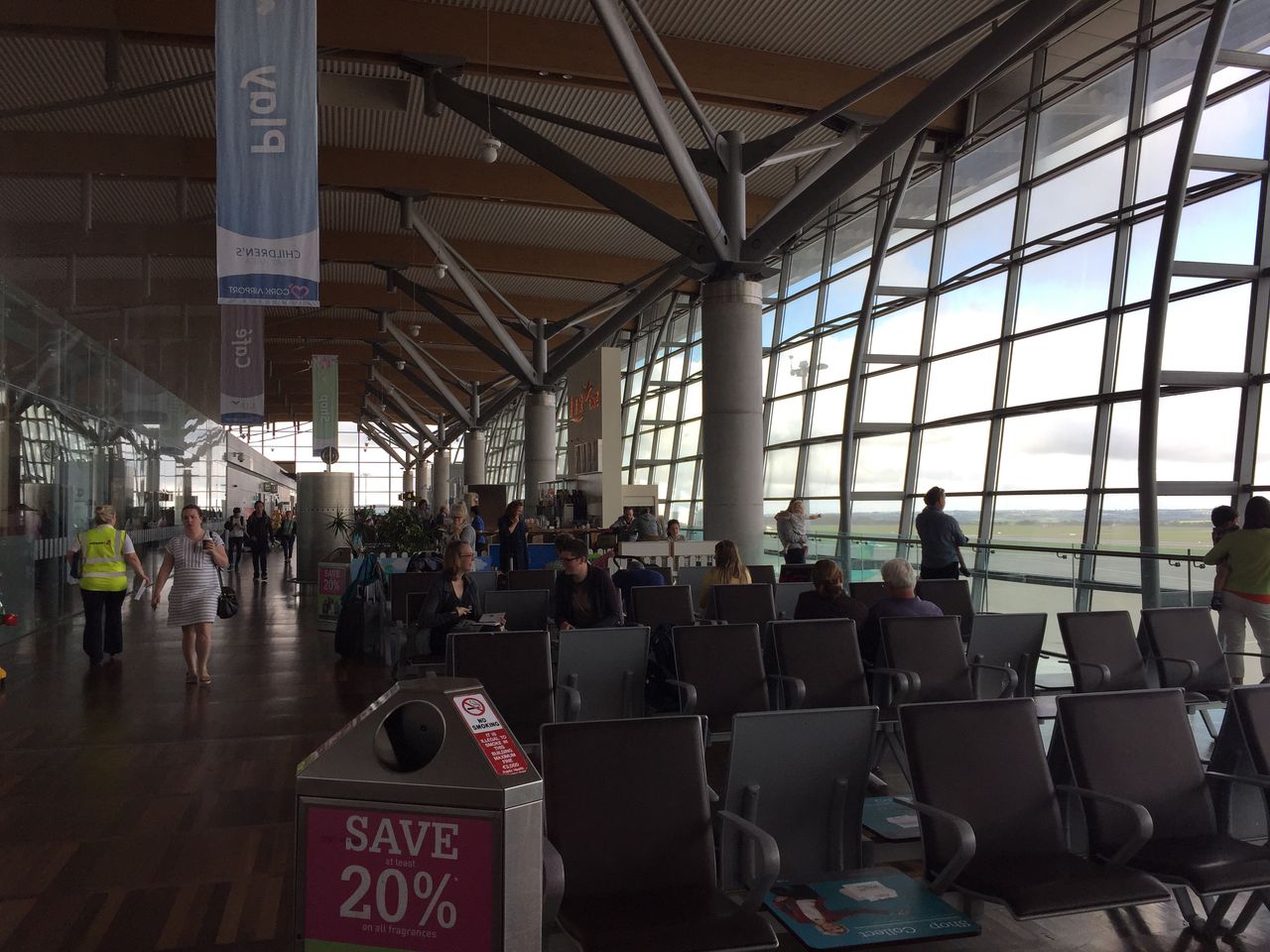 アイルランドのコーク空港 コーク空港のラウンジはワンワールドのサファイアで入れるか 優雅に空を飛びたい お得な旅でダイヤ会員へ