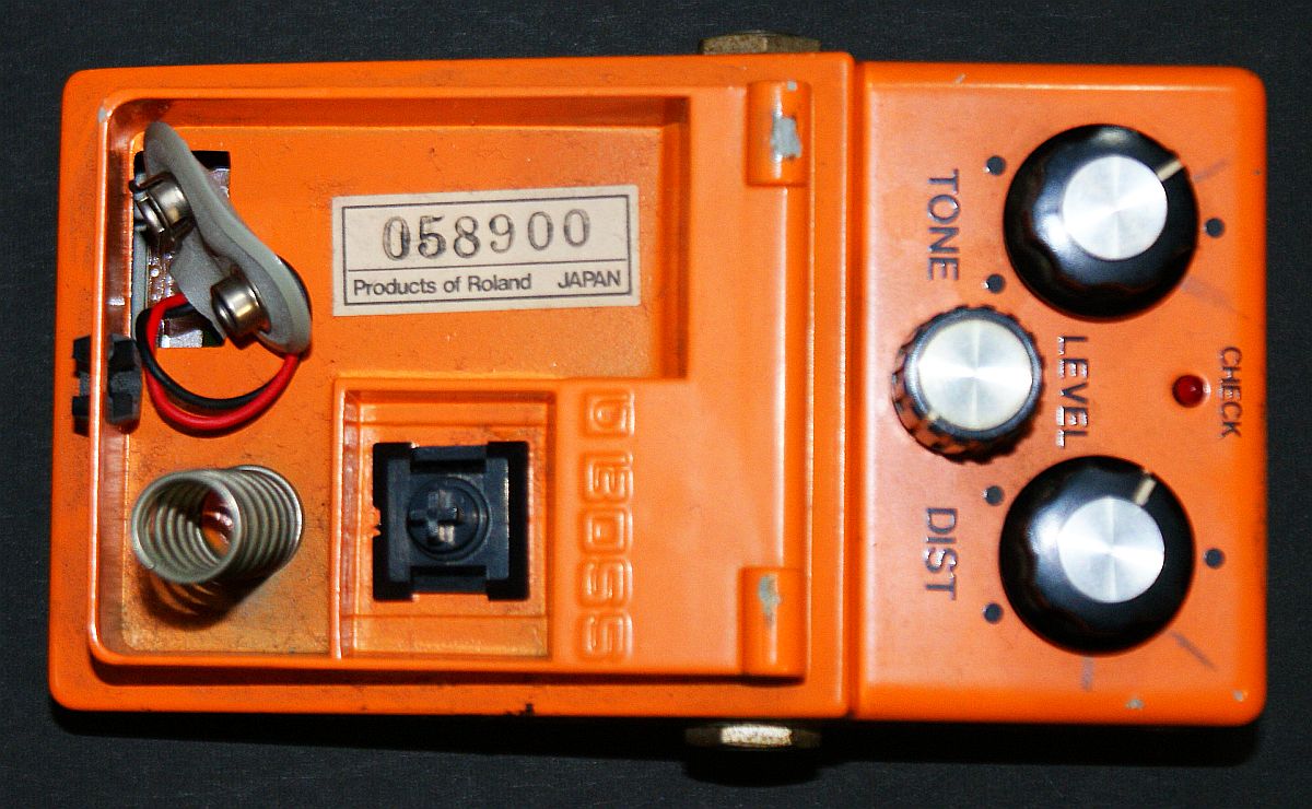 BOSS DS-1は1981年4月製 : 背中にアブラビレ！？