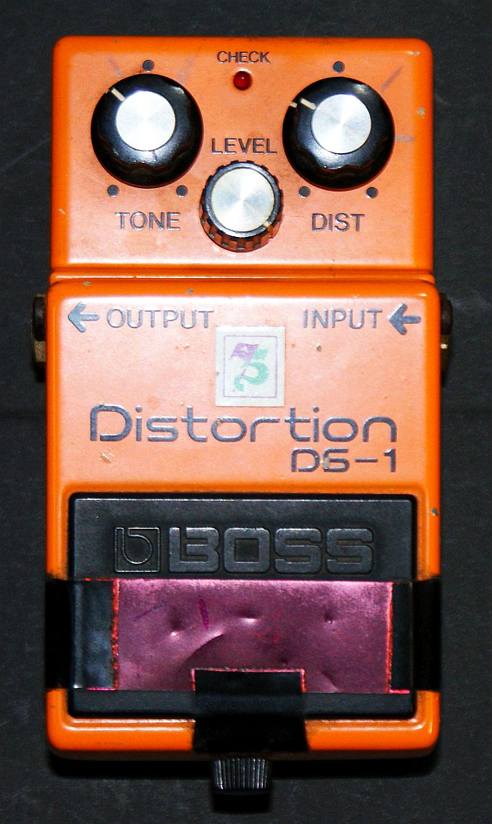 BOSS DS-1は1981年4月製 : 背中にアブラビレ！？