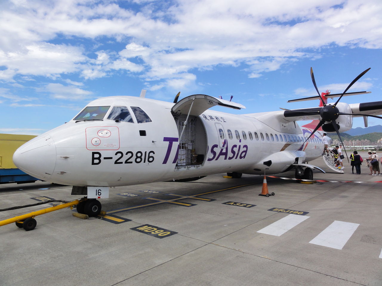 14 18 03 1409 Ge235 Tsa Knh Y Fly Fly High 14 18 03 1409 Ge235 Tsa Knh Y Fly Fly High