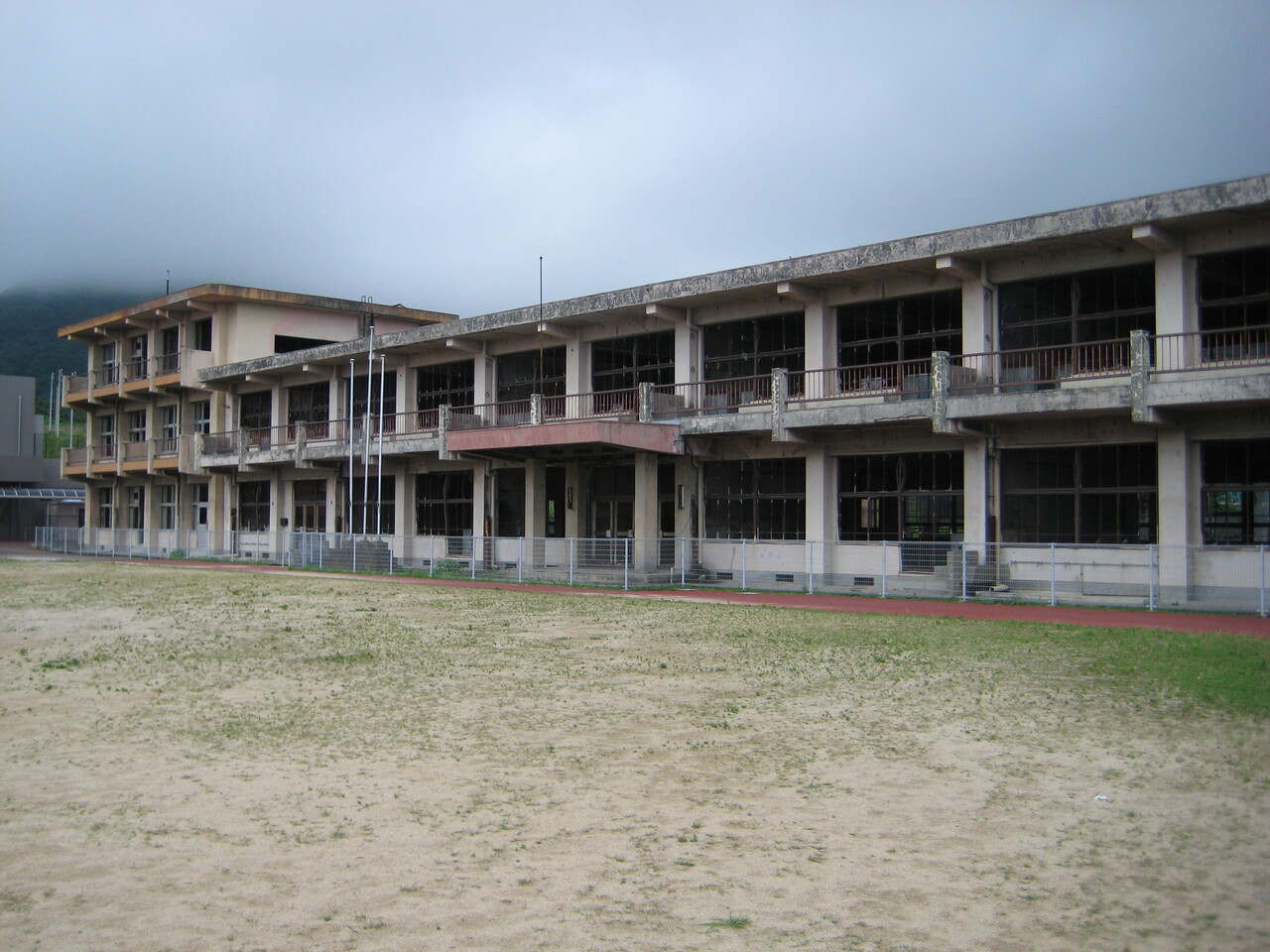 災害遺構11 旧大野木場小学校被災校舎 雲仙普賢岳火砕流 長崎 Fly Fly High 災害遺構11 旧大野木場小学校被災校舎 雲仙普賢岳火砕流 長崎 Fly Fly High