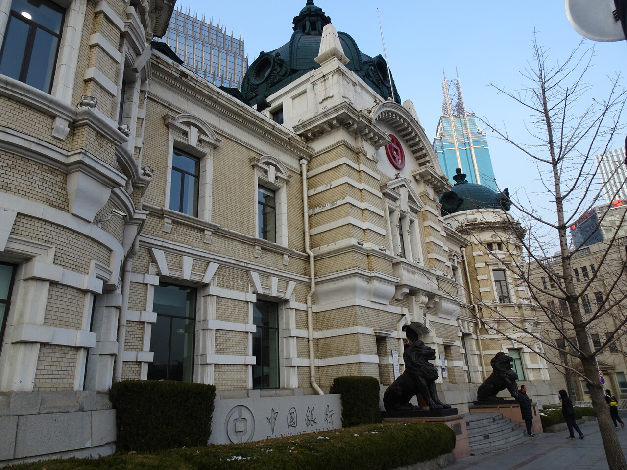 19 14 05 大連中山広場近代建築群 Fly Fly High 19 14 05 大連中山広場近代建築群 Fly Fly High
