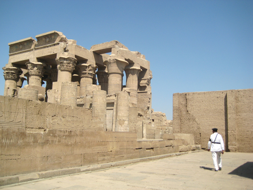Tb08エジプト その12 エドフ神殿 と コムオンボ神殿 続 空飛ぶ絨毯日誌