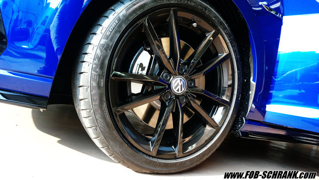 GOLF7.5 R x VW純正OPホイール 