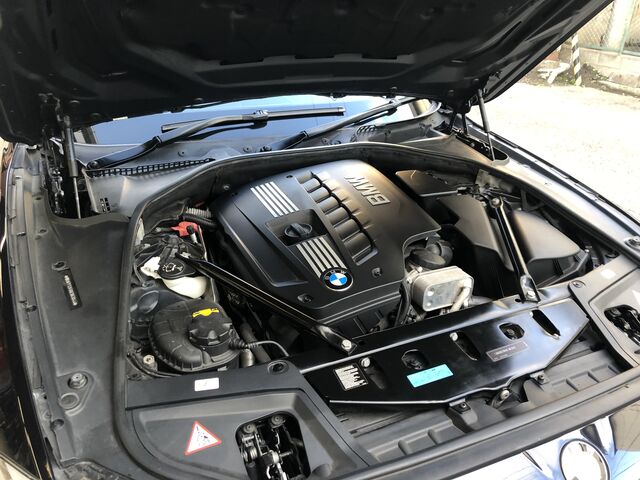 定番 Bmw 523i F10 エンジンオイル漏れ修理 Foblog Fob Schrank Blog