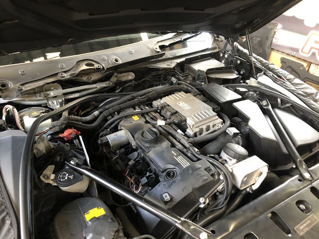 定番 Bmw 523i F10 エンジンオイル漏れ修理 Foblog Fob Schrank Blog