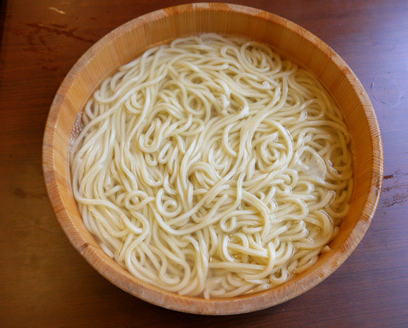 丸亀製麺のメガ盛り 家族うどん がデカいっ 食べ喰うチャンネル