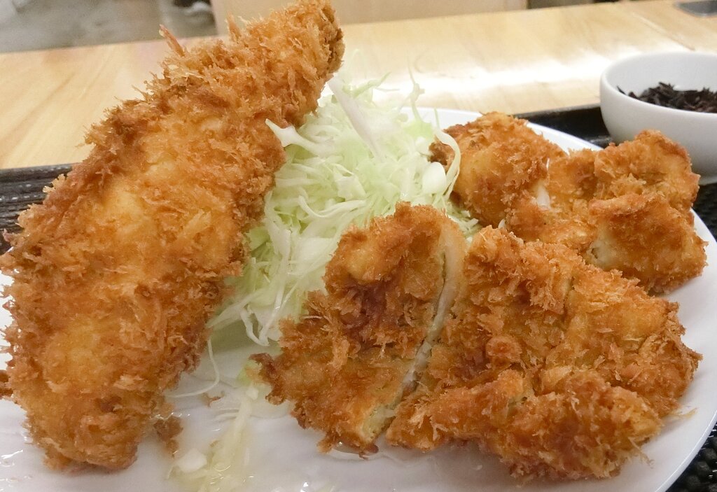 肉厚で大きいアジフライとハモのフライ定食 築地 ぶらり ふらり西やら東やら 美味しいもの探し2nd 肉厚で大きいアジフライとハモのフライ定食 築地 ぶらり ふらり西やら東やら 美味しいもの探し2nd