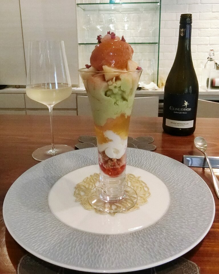 スモモ 桃 やまもも使用のパフェ 渋谷 ぶらり ふらり西やら東やら 美味しいもの探し2nd