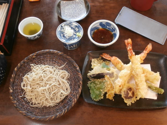 深大寺の人気蕎麦屋で 特大の海老天をいただく 調布 ぶらり ふらり西やら東やら 美味しいもの探し2nd 深大寺の人気蕎麦屋で 特大の海老天をいただく 調布 ぶらり ふらり西やら東やら 美味しいもの探し2nd